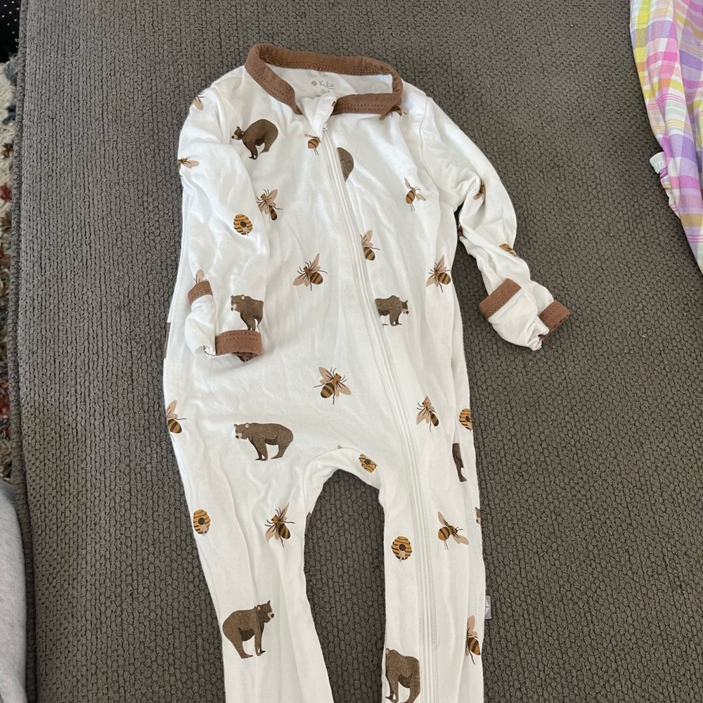 Kyte bamboo bear and bees footie size 0-3months